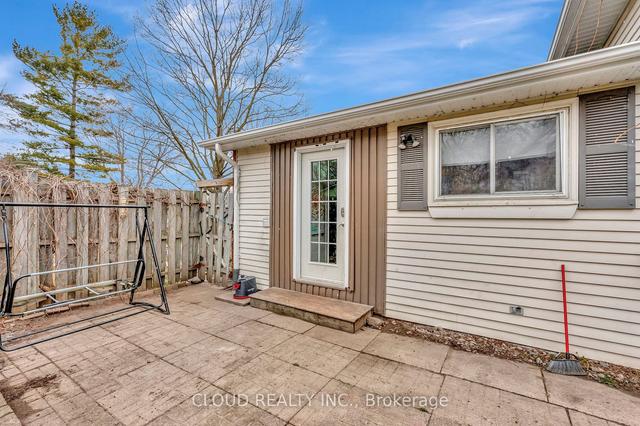 7 Hillside Dr, House detached with 2 bedrooms, 2 bathrooms and 5 parking in Kitchener ON | Image 8