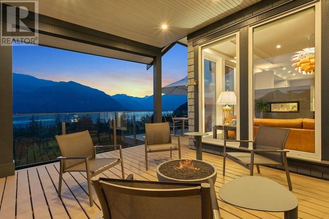 660 Ocean Crest Drive, House detached with 4 bedrooms, 4 bathrooms and 3 parking in Squamish Lillooet D BC | Image 7