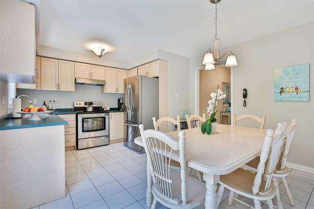 15 Louana Cres, Townhouse with 3 bedrooms, 3 bathrooms and 3 parking in Vaughan ON | Image 7