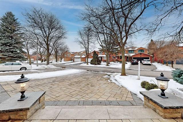 8 Atwood Crt, House detached with 4 bedrooms, 4 bathrooms and 6 parking in Markham ON | Image 31