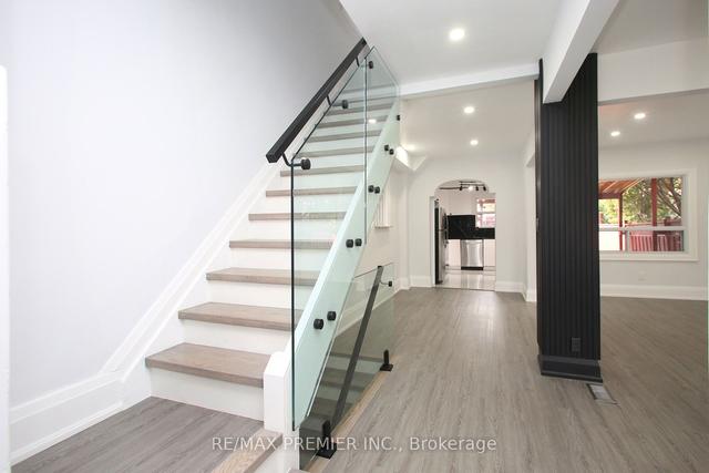 408 Northcliffe Blvd, House semidetached with 3 bedrooms, 2 bathrooms and 3 parking in Toronto ON | Image 5