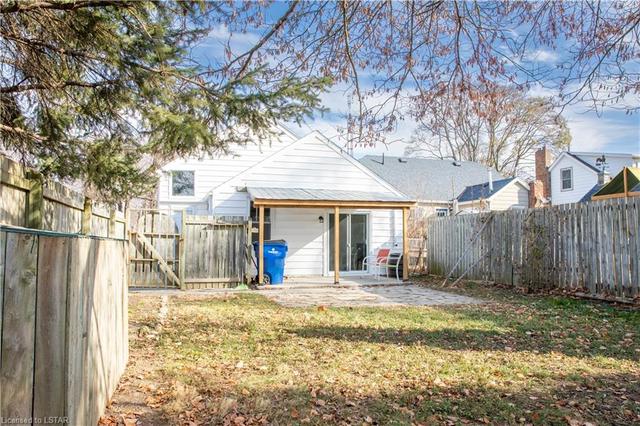 16 Mcnaughton Avenue E, House detached with 3 bedrooms, 1 bathrooms and null parking in Chatham Kent ON | Image 25