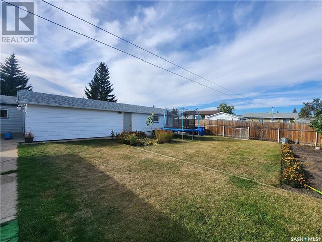38 Centennial Crescent, House detached with 4 bedrooms, 1 bathrooms and null parking in Melville SK | Image 5