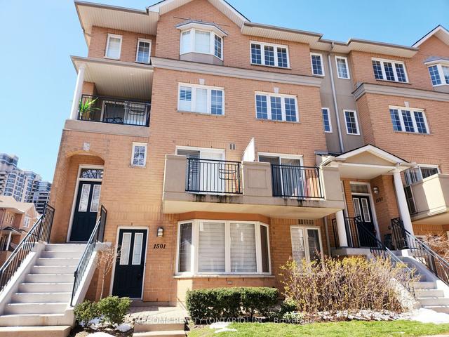 1501 - 28 Sommerset Way, Townhouse with 2 bedrooms, 2 bathrooms and 1 parking in Toronto ON | Image 1