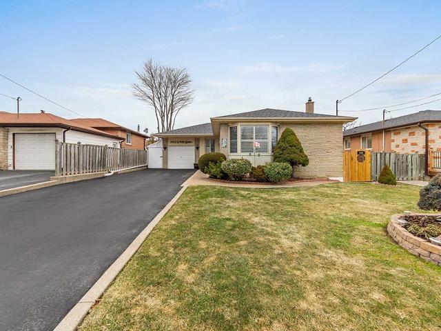 832 Vicki Dr, House detached with 3 bedrooms, 2 bathrooms and 7 parking in Pickering ON | Image 1