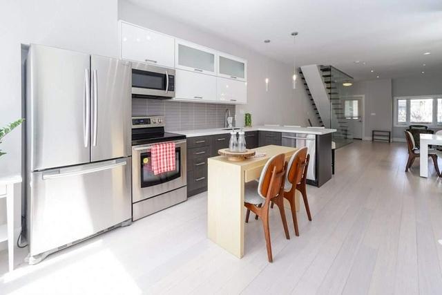 119 Lindsey Ave, House semidetached with 2 bedrooms, 2 bathrooms and 3 parking in Toronto ON | Image 6