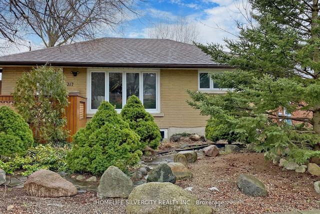 217 Clark Ave, House detached with 2 bedrooms, 2 bathrooms and 8 parking in Kitchener ON | Image 23