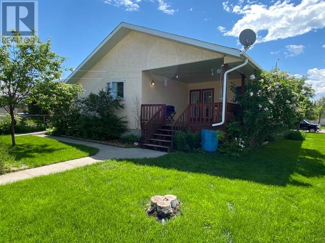 5814 61 Avenue, House detached with 3 bedrooms, 3 bathrooms and 3 parking in Rocky Mountain House AB | Image 2