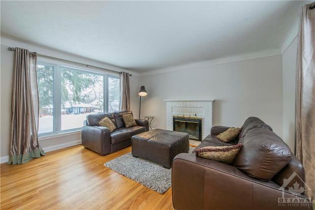 11 Sumac Street, House detached with 3 bedrooms, 2 bathrooms and 4 parking in Ottawa ON | Image 9