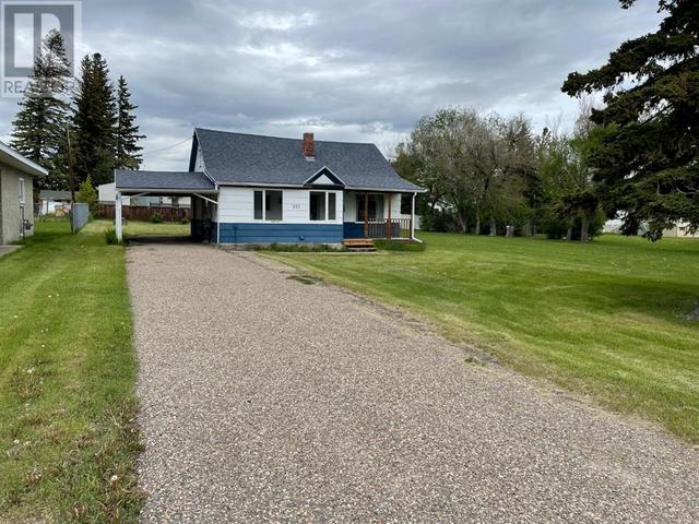 373 5 Avenue W, House detached with 3 bedrooms, 1 bathrooms and 3 parking in Cardston AB | Image 1