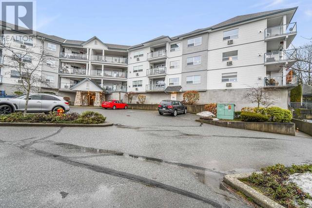 201 - 1633 Dufferin Cres, Condo with 2 bedrooms, 2 bathrooms and 1 parking in Nanaimo BC | Image 3