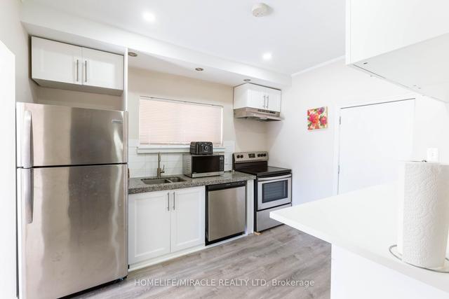 97 Evans St, House detached with 2 bedrooms, 1 bathrooms and 2 parking in Hamilton ON | Image 14