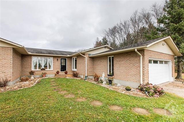 5379 Gabert Road, House detached with 3 bedrooms, 3 bathrooms and 10 parking in Ottawa ON | Image 2