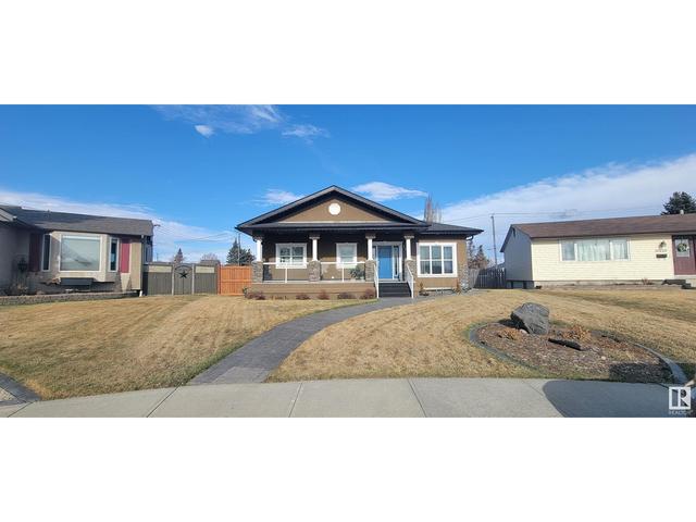 10227 52 St Nw, House detached with 4 bedrooms, 3 bathrooms and 3 parking in Edmonton AB | Image 2