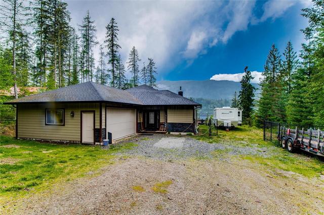 9045 Hummingbird Drive, House detached with 3 bedrooms, 2 bathrooms and 5 parking in Columbia Shuswap E BC | Image 38