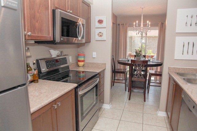 27 - 460 Woodmount Dr, Townhouse with 3 bedrooms, 2 bathrooms and 2 parking in Oshawa ON | Image 5