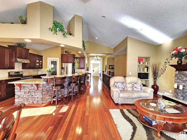 2423 Cameron Ravine Dr Nw, House detached with 5 bedrooms, 3 bathrooms and null parking in Edmonton AB | Image 12