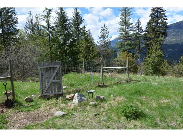 8907 Martens Road, House detached with 3 bedrooms, 2 bathrooms and null parking in Central Kootenay H BC | Image 40