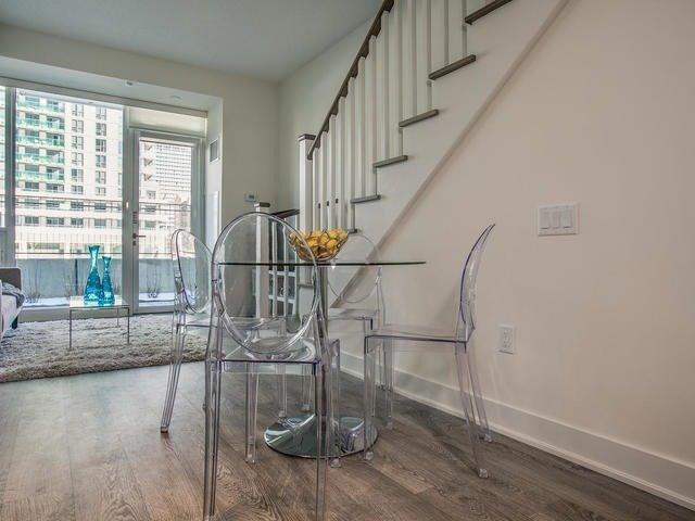 Th 12 - 30 Roehampton Ave, Condo with 1 bedrooms, 2 bathrooms and 1 parking in Toronto ON | Image 7
