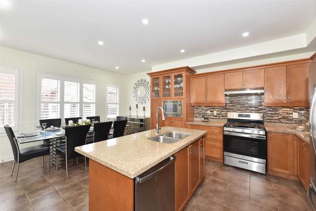 30 Coakwell Dr S, House detached with 4 bedrooms, 4 bathrooms and 4 parking in Markham ON | Image 2