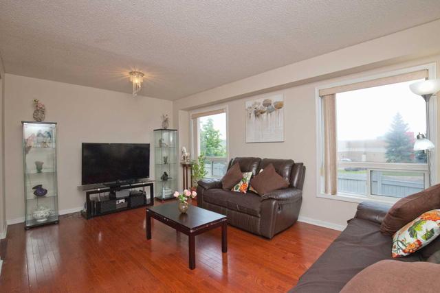103 - 2 Clay Brick Crt, Townhouse with 3 bedrooms, 3 bathrooms and 1 parking in Brampton ON | Image 4