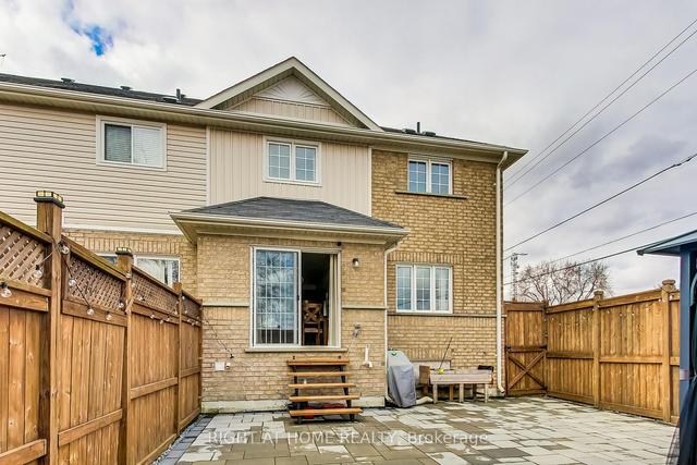 60 Mcmann Cres, House attached with 3 bedrooms, 3 bathrooms and 3 parking in Clarington ON | Image 28