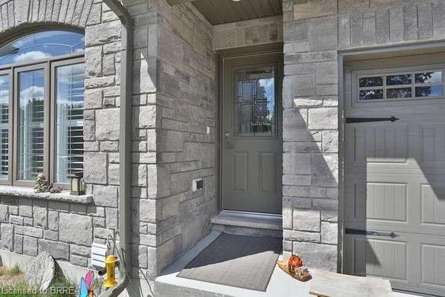 94 Oak Ave, House semidetached with 2 bedrooms, 2 bathrooms and 3 parking in Brant ON | Image 1