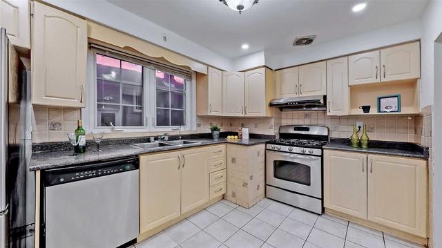 134 Confederation Dr, House detached with 3 bedrooms, 2 bathrooms and 4 parking in Toronto ON | Image 6