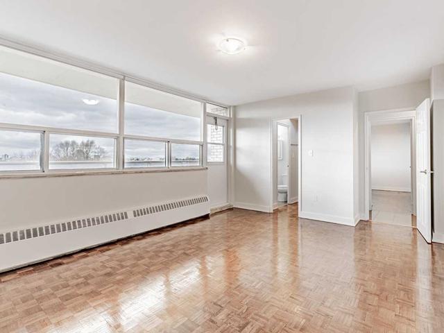 908 - 2900 Bathurst St, Condo with 3 bedrooms, 2 bathrooms and 1 parking in Toronto ON | Image 6