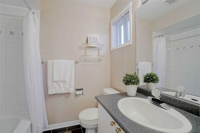 107 Valonia Dr, House detached with 3 bedrooms, 3 bathrooms and 5 parking in Brampton ON | Image 7