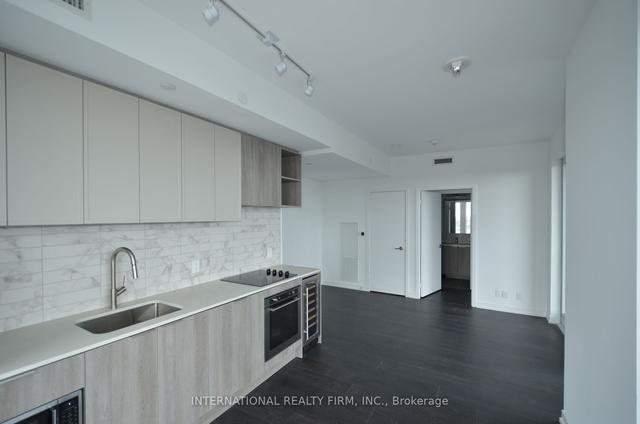 1705 - 2020 Bathurst St, Condo with 3 bedrooms, 2 bathrooms and 1 parking in Toronto ON | Image 29