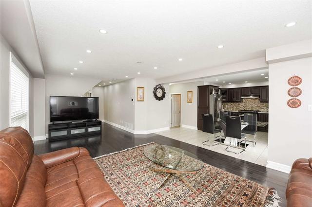 1072 Deacon Dr, House detached with 4 bedrooms, 3 bathrooms and 4 parking in Milton ON | Image 34