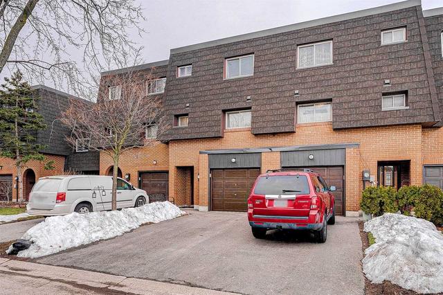 75 Darras Crt, Townhouse with 3 bedrooms, 2 bathrooms and 2 parking in Brampton ON | Image 12