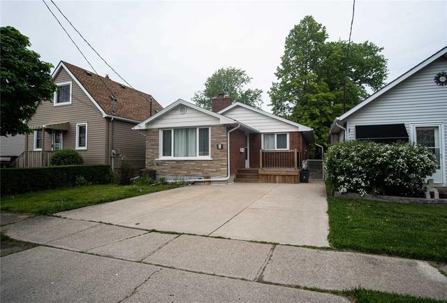 main - 5 Alexandra Blvd, House detached with 3 bedrooms, 1 bathrooms and 1 parking in St. Catharines ON | Card Image