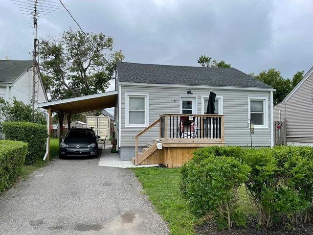 5 Plymouth Ave, House detached with 2 bedrooms, 2 bathrooms and 4 parking in St. Catharines ON | Card Image