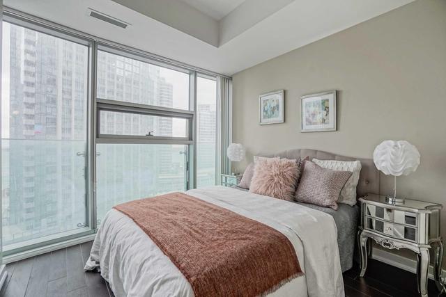 1202 - 14 York St, Condo with 2 bedrooms, 2 bathrooms and 1 parking in Toronto ON | Image 13