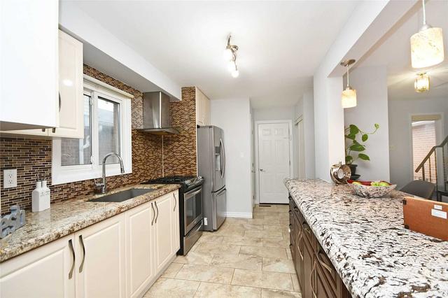 76 Stephensen Crt, House detached with 3 bedrooms, 3 bathrooms and 3 parking in Brampton ON | Image 5