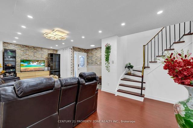 16 Chad Cres, House detached with 3 bedrooms, 3 bathrooms and 3 parking in Toronto ON | Image 36