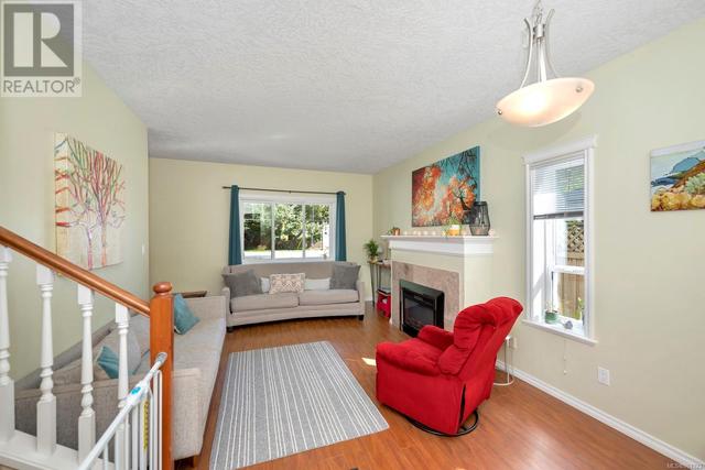 615 Treanor Ave, House detached with 3 bedrooms, 3 bathrooms and 2 parking in Langford BC | Image 12