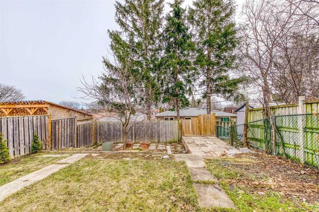 2498 Harman Crt, House semidetached with 3 bedrooms, 2 bathrooms and 4 parking in Mississauga ON | Image 32