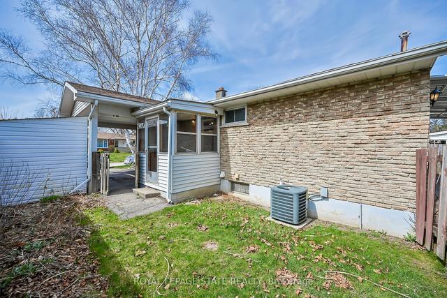 3 Talisman Crt, House detached with 3 bedrooms, 2 bathrooms and 3 parking in Hamilton ON | Image 29