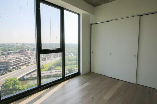 1807 - 170 Bayview Ave, Condo with 2 bedrooms, 2 bathrooms and 1 parking in Toronto ON | Image 3
