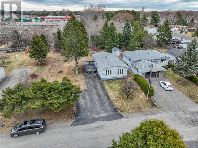 1194 Evergreen Court, House detached with 3 bedrooms, 1 bathrooms and null parking in Greater Sudbury ON | Image 2