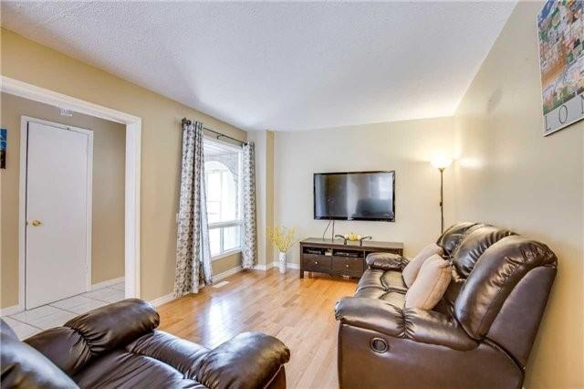 104 Larksmere Crt, House attached with 3 bedrooms, 4 bathrooms and 2 parking in Markham ON | Image 5