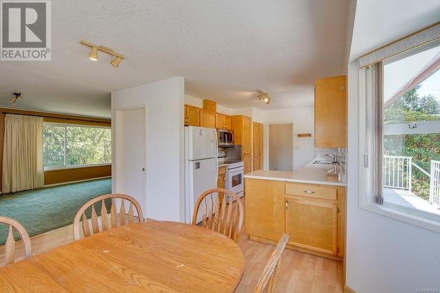 740 Campbell St, House detached with 4 bedrooms, 2 bathrooms and 6 parking in Tofino BC | Image 11