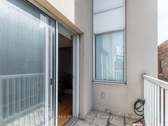 1 - 473 Dupont St, Condo with 2 bedrooms, 3 bathrooms and 1 parking in Toronto ON | Image 2