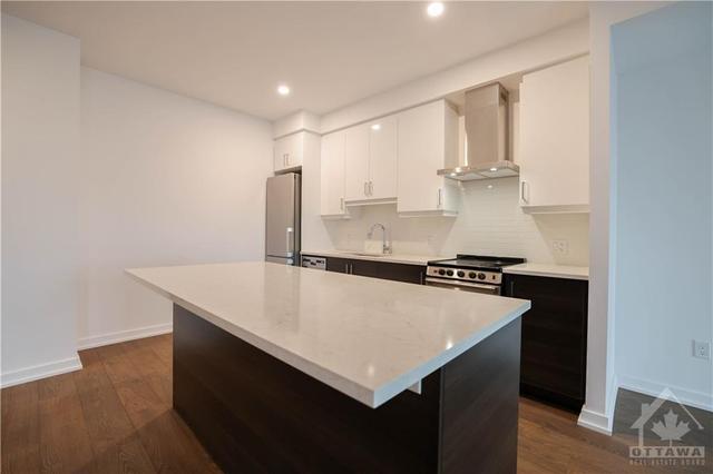 520 Miwate Private, Condo with 1 bedrooms, 1 bathrooms and 1 parking in Ottawa ON | Image 3