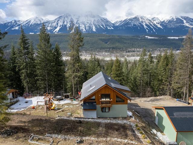 2360 Trans Canada Highway N, House detached with 4 bedrooms, 2 bathrooms and null parking in Columbia Shuswap A BC | Image 3