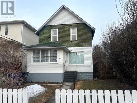 405 D Avenue S, House detached with 4 bedrooms, 1 bathrooms and null parking in Saskatoon SK | Card Image