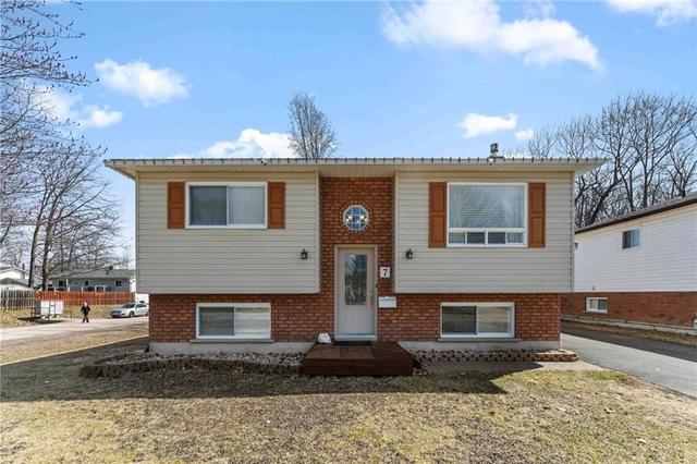 7 Jan Drive, House detached with 3 bedrooms, 3 bathrooms and 4 parking in Petawawa ON | Image 1